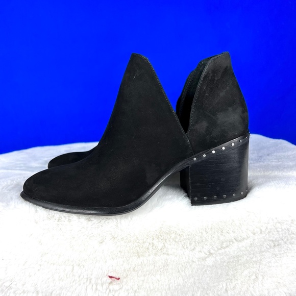 Vince Camuto Shoes - |•VINCE CAMUTO•| Cool Black Slip On Heeled Ankle Boots